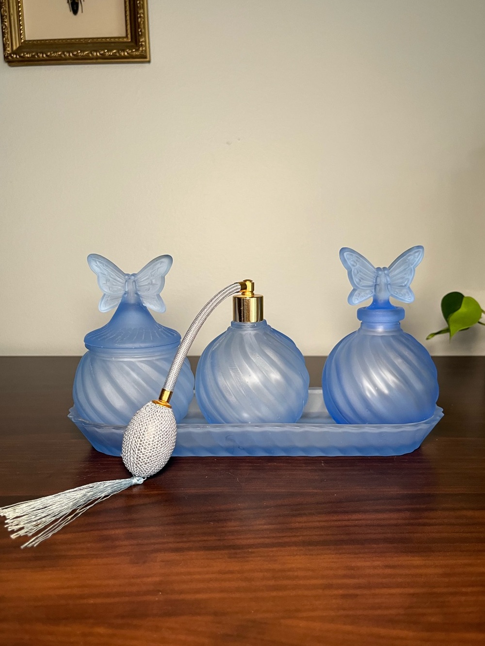 Vtg Vanity Set Frosted Glass Butterfly β’ Perfume Atomizer Powder Jar Hollywood - Picture 12 of 15